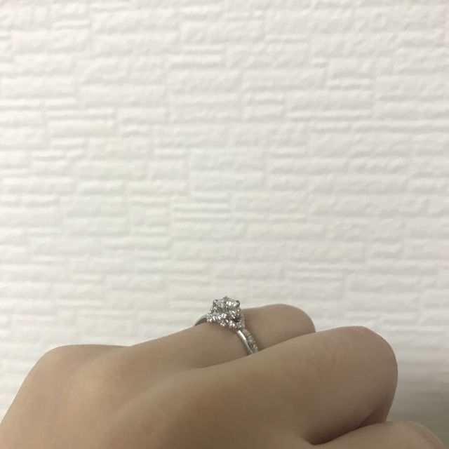 【ショーメ(CHAUMET)の口コミ】 ネットで探したときに、華やかでお花のようにも見えるデザインに一目惚れ…