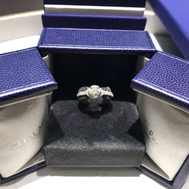 【ショーメ(CHAUMET)の口コミ】 ネットで探したときに、華やかでお花のようにも見えるデザインに一目惚れ…