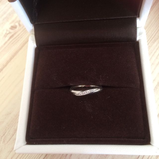 【アイプリモ(I-PRIMO)の口コミ】 リングの部分がストレートではなくウェーブで、かつシンプルの中に華やか…