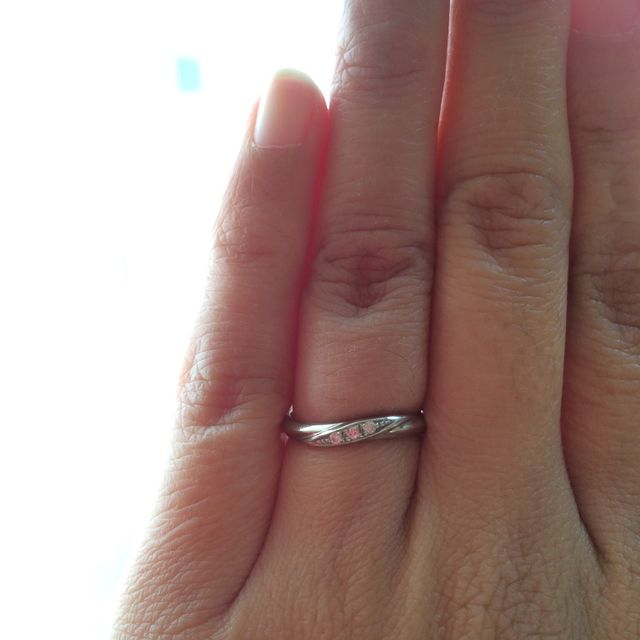 【アイプリモ(I-PRIMO)の口コミ】 リングの部分がストレートではなくウェーブで、かつシンプルの中に華やか…
