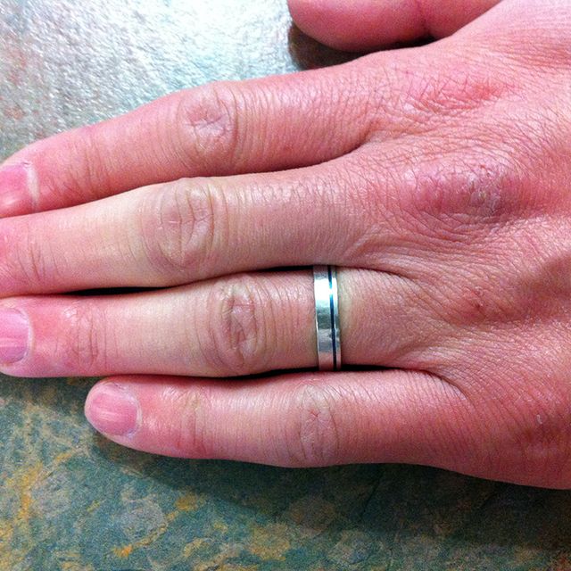 【Something Blue(サムシングブルー)の口コミ】 武術を習っていてアクセサリーが嫌いな新郎のためにカジュアルに身につけ…