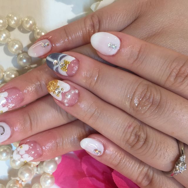 【ラザール ダイヤモンド(LAZARE DIAMOND)の口コミ】 大きいダイヤが1つとその左右に小さいダイヤがちりばめられているのが魅力…