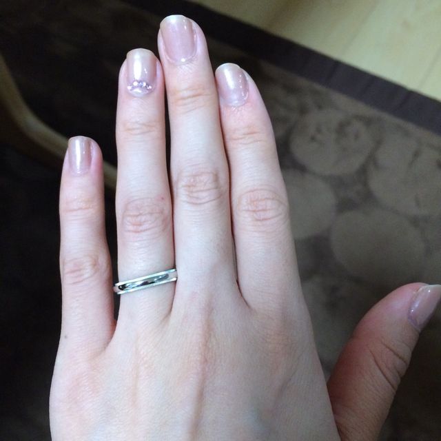 【ティファニー(Tiffany & Co.)の口コミ】 決して派手ではないけれど、細かいミル打ちが綺麗に施され、宝石が付いて…