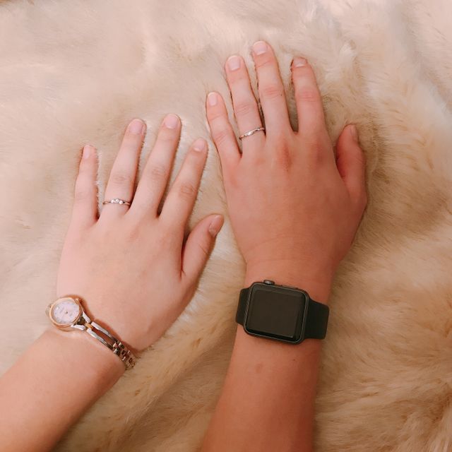 【銀座ダイヤモンドシライシの口コミ】 ウェーブラインで探してたのですが、その中で1番指を綺麗に見せてくれて、…