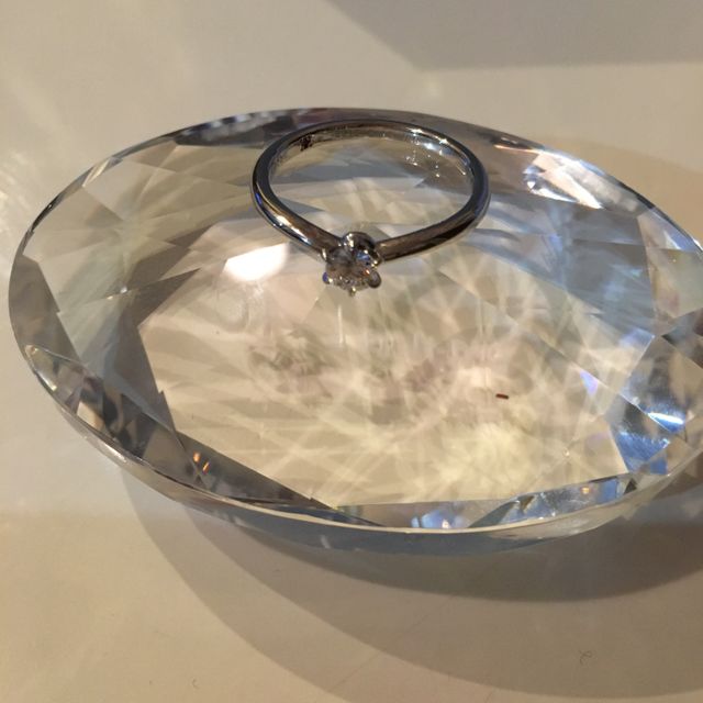 【canal4℃(カナルヨンドシー)の口コミ】 婚約指輪は主人が一人で買いに行って選んでくれたものなので、決め手とい…