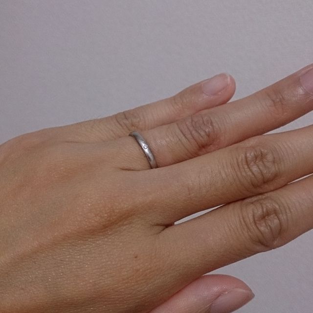 【4℃ BRIDAL(ヨンドシーブライダル)の口コミ】 金融機関の窓口で働いていため、あまり派手だと外さないといけないので、…