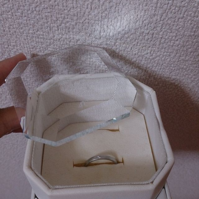 【4℃ BRIDAL(ヨンドシーブライダル)の口コミ】 金融機関の窓口で働いていため、あまり派手だと外さないといけないので、…