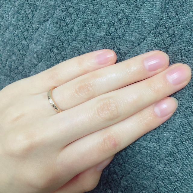 【グッチ(GUCCI)の口コミ】 私はゴールド、主人はシルバーのペアリングを探しておりました。
なるべく…