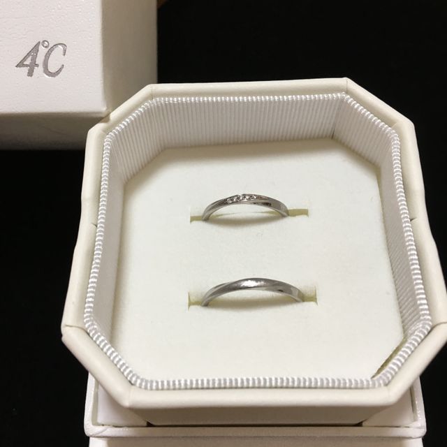 【4℃ BRIDAL(ヨンドシーブライダル)の口コミ】 私たちはリングにこだわりがなく、初めて行ったお店で決めました。4℃は全…