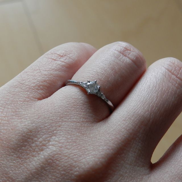 【Disney Cinderella(ディズニー シンデレラ)の口コミ】 ディズニーが好きだったので、店頭で見つけて一目ぼれしました。
繊細なデ…