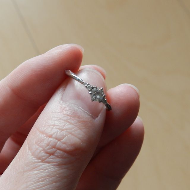 【Disney Cinderella(ディズニー シンデレラ)の口コミ】 ディズニーが好きだったので、店頭で見つけて一目ぼれしました。
繊細なデ…