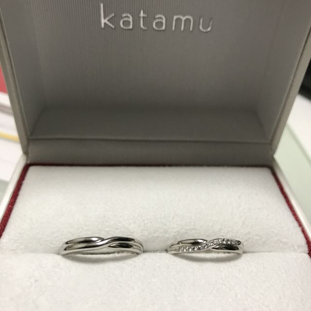【Katamu(カタム)の口コミ】 もともとシンプルな細身のプラチナをさがしていましたが、最初に入ったJK…