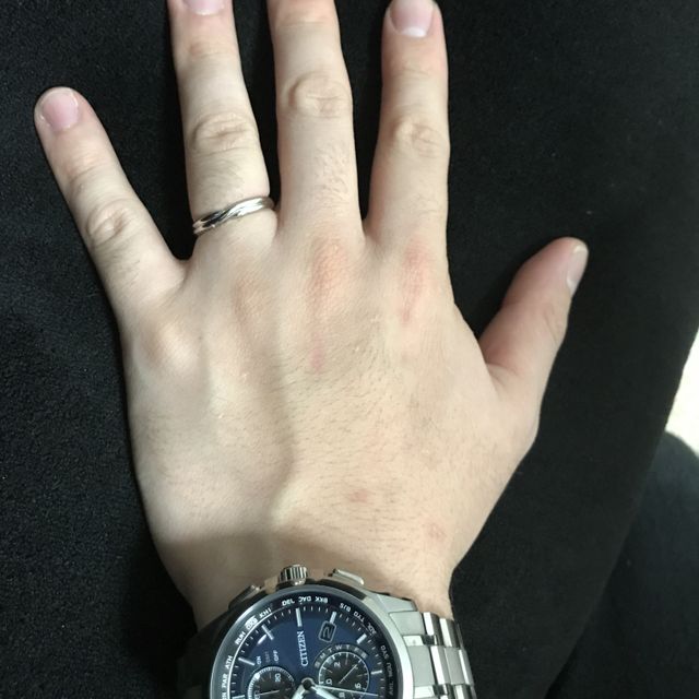 【Katamu(カタム)の口コミ】 もともとシンプルな細身のプラチナをさがしていましたが、最初に入ったJK…