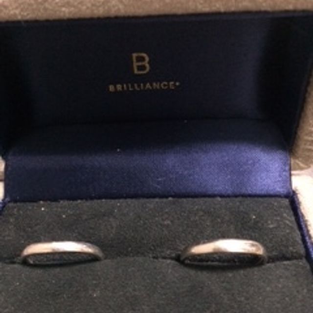 【BRILLIANCE+(ブリリアンスプラス)の口コミ】 シンプルだけど、指になじむデザインを探していました。こちらの指輪は、…