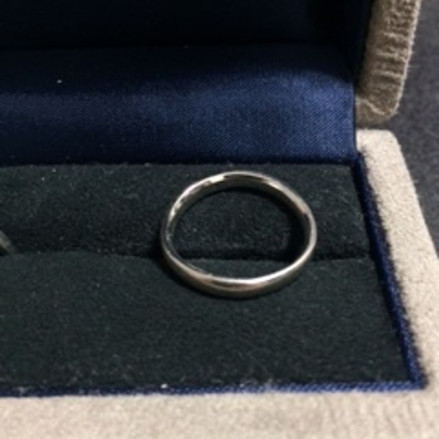 【BRILLIANCE+(ブリリアンスプラス)の口コミ】 シンプルだけど、指になじむデザインを探していました。こちらの指輪は、…