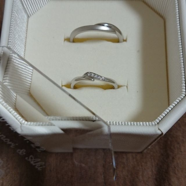 【4℃ BRIDAL(ヨンドシーブライダル)の口コミ】 結婚指輪は装飾のないシンプルなデザインのものを探していましたが、実際…