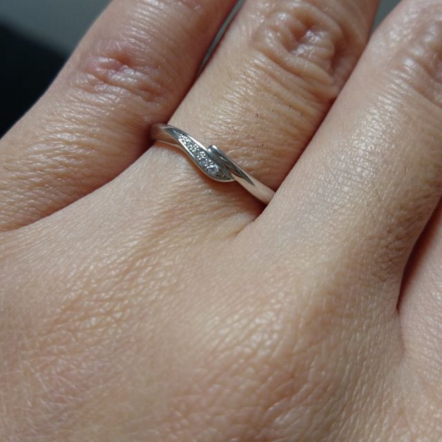 【4℃ BRIDAL(ヨンドシーブライダル)の口コミ】 結婚指輪は装飾のないシンプルなデザインのものを探していましたが、実際…