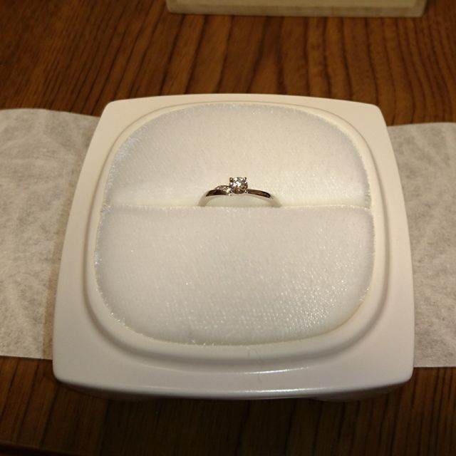 【俄(にわか)の口コミ】 雑誌やネットで指輪を探しているときに、木洩日・せせらぎのセットリング…