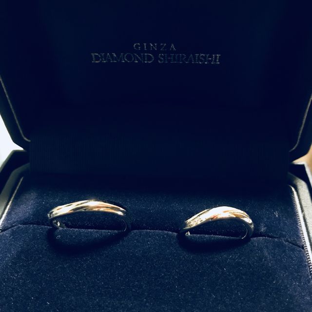 【銀座ダイヤモンドシライシの口コミ】 似ているデザインをダイヤの配置で迷っていたのですが最終的にこの指輪が1…
