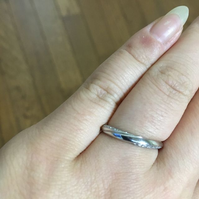 【4℃ BRIDAL(ヨンドシーブライダル)の口コミ】 三社くらい探し回りました。
なかなかペアで主人と私が気にいるデザインが…