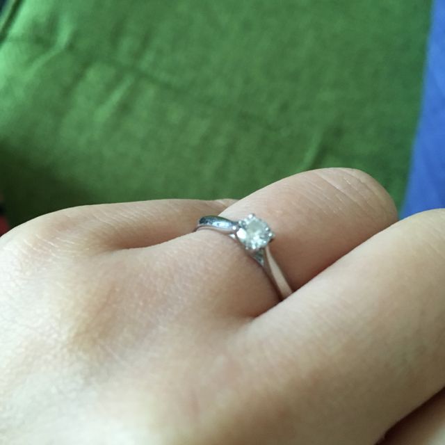 【ラザール ダイヤモンド【取扱店販売】の口コミ】 ブランドはラザールダイヤモンドです。色々見てくれたみたいですが、他社…