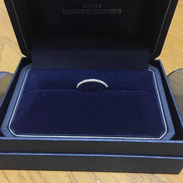 【銀座ダイヤモンドシライシの口コミ】 キラキラしたデザインに惹かれました。
ダイヤが入っていると、ダイヤが取…