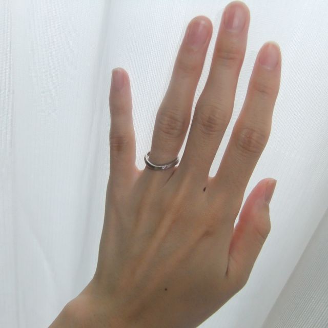 【TRECENTI(トレセンテ)の口コミ】 シンプルなデザインですが、波を打ったデザインとなっているために動きが…