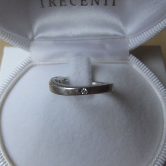 【TRECENTI(トレセンテ)の口コミ】 シンプルなデザインですが、波を打ったデザインとなっているために動きが…