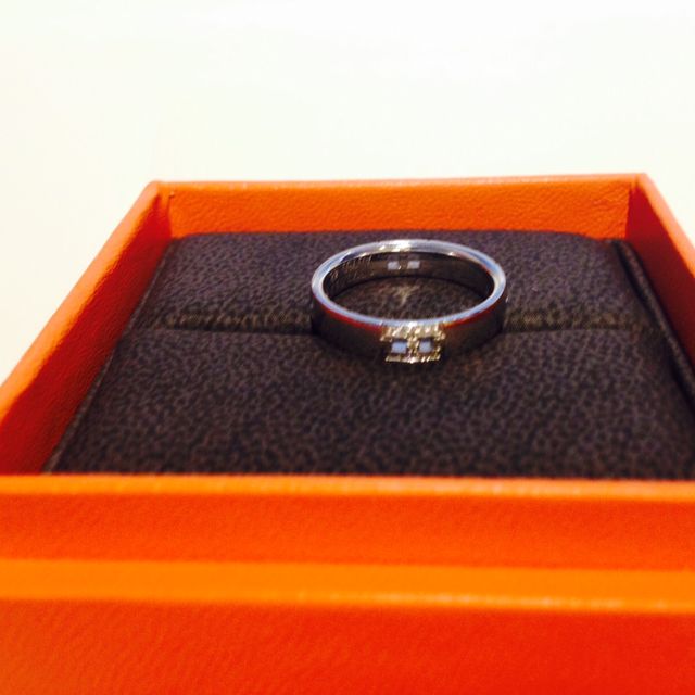 【エルメス(HERMES)の口コミ】 ２人共デザインが気に入ったのと、横幅が太い割に付けた時に違和感が無く…