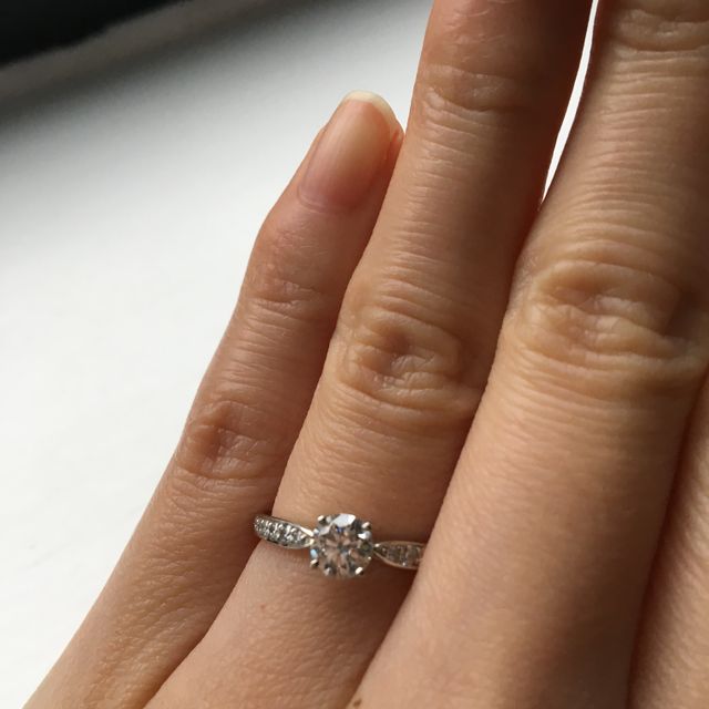 【ティファニー(Tiffany & Co.)の口コミ】 ブランドに関わらずジュエリーショップを歩き回り、試着を繰り返して検討…