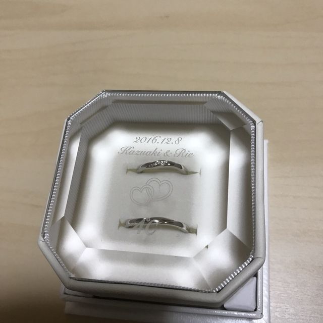 【4℃ BRIDAL(ヨンドシーブライダル)の口コミ】 旦那が金属アレルギーなので、チタンかプラチナで探していました。純度の…