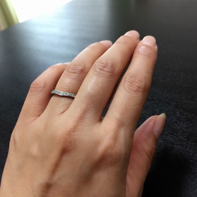 【4℃ BRIDAL(ヨンドシーブライダル)の口コミ】 最初はネットでデザインをいろいろ見て、あまり石のないタイプのシンプル…