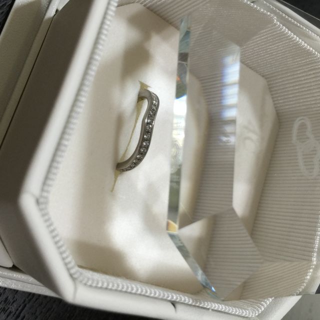 【4℃ BRIDAL(ヨンドシーブライダル)の口コミ】 最初はネットでデザインをいろいろ見て、あまり石のないタイプのシンプル…