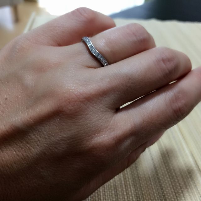 【4℃ BRIDAL(ヨンドシーブライダル)の口コミ】 最初はネットでデザインをいろいろ見て、あまり石のないタイプのシンプル…