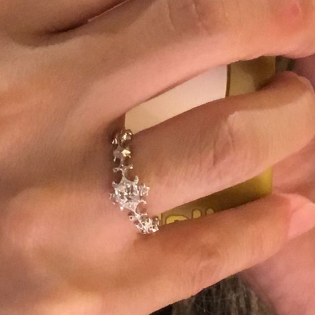 【AbHeri(アベリ)の口コミ】 ほかのブランドにはない独創的なデザインが一番の魅力でした。銀座店に立…