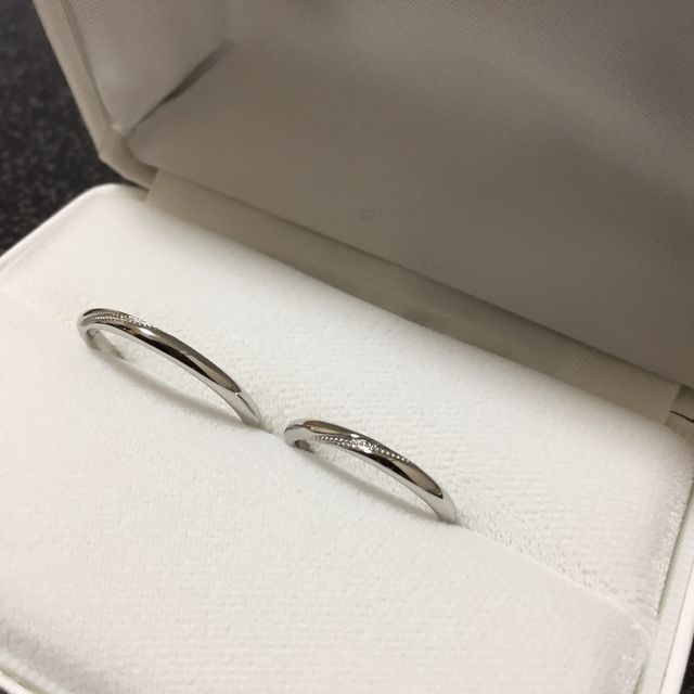 【工房　茶ぼうの口コミ】 細めのリングで、太めの指もほっそり見えるところがよかったです。
斜めに…