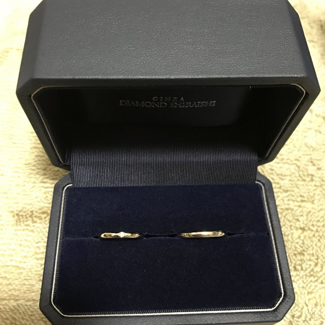 【銀座ダイヤモンドシライシの口コミ】 シンプルなデザインとダイヤモンドの輝きが決め手となり購入しました。
た…