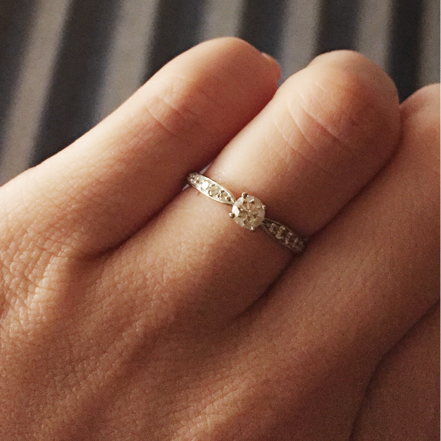 【ティファニー(Tiffany & Co.)の口コミ】 ダイヤの輝きが他ブランドとは全く違いました！！
店内の照明のせいかな？…