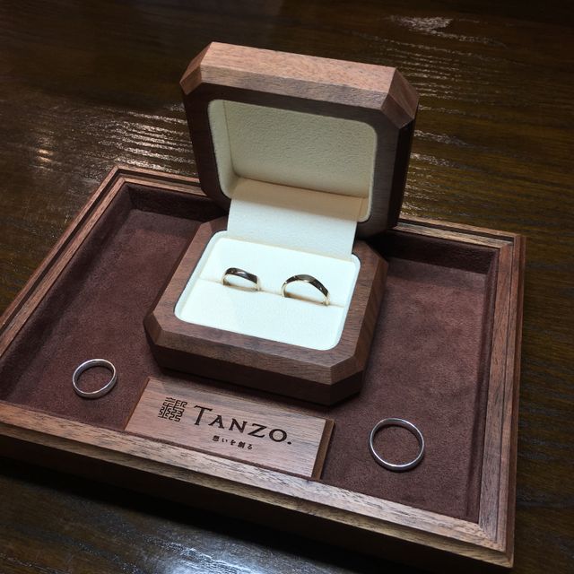 【TANZO.(鍛造指輪)の口コミ】 入籍指輪もセットで作って頂きました。結婚指輪前に長い期間入籍指輪をつ…