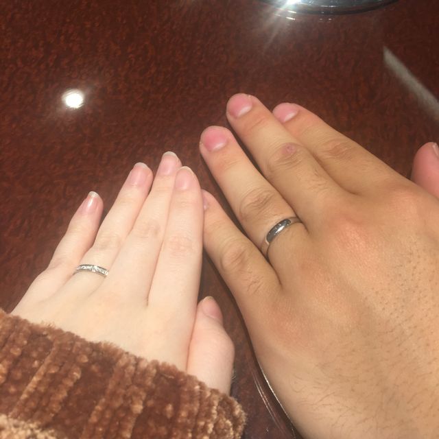 【JEWELRY  KAMATA(ジュエリーかまた)の口コミ】 キラキラとした輝きに目を奪われました。シンプルなデザインを求めて探し…