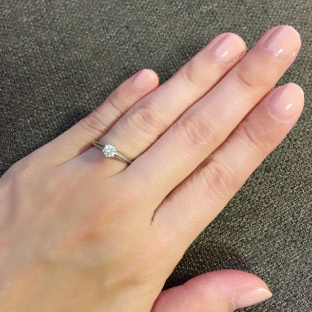 【ティファニー(Tiffany & Co.)の口コミ】 とにかく王道である立て爪ダイヤの結婚指輪に強い憧れがありました。
6つ…