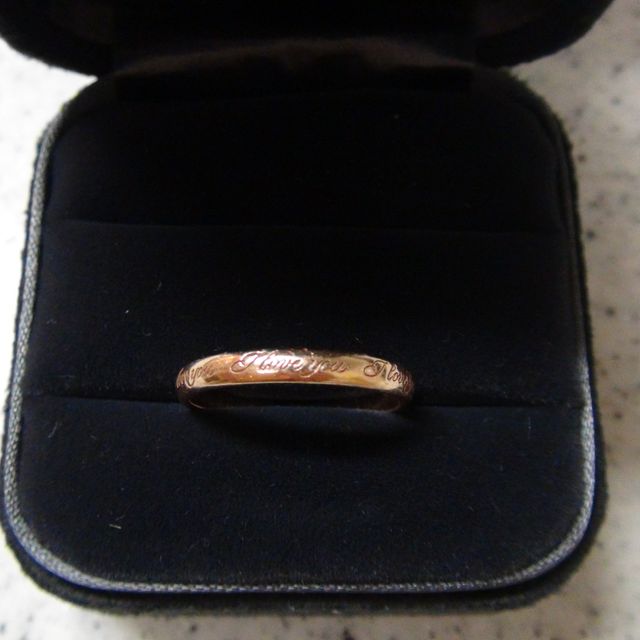 【ティファニー(Tiffany & Co.)の口コミ】 妻が「この指輪がほしいんだけど」と言ってきたのが一番の理由です。
シン…