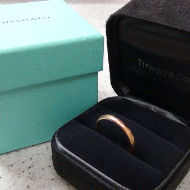 【ティファニー(Tiffany & Co.)の口コミ】 妻が「この指輪がほしいんだけど」と言ってきたのが一番の理由です。
シン…