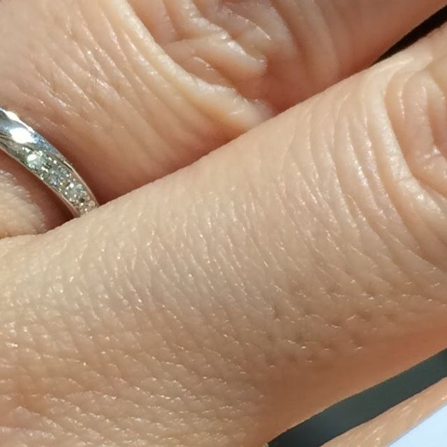 【アイプリモ(I-PRIMO)の口コミ】 ダイヤモンドの入り方が絶妙で、指を綺麗に見せてくれました！細めの指輪…