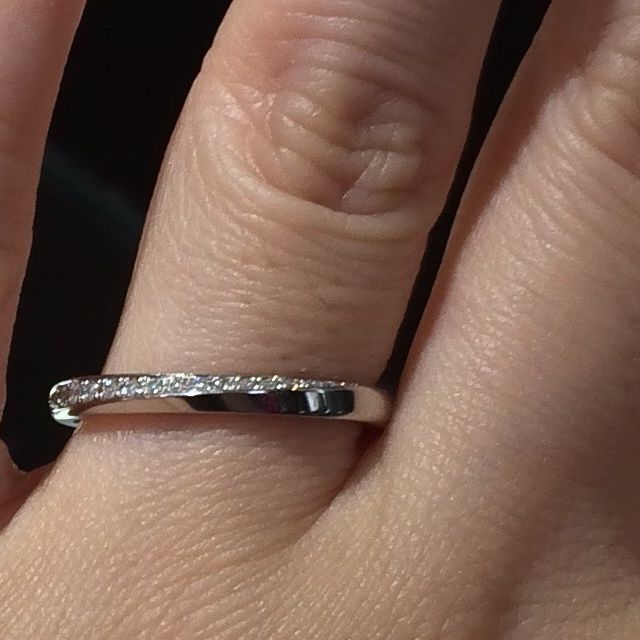 【アイプリモ(I-PRIMO)の口コミ】 ダイヤモンドの入り方が絶妙で、指を綺麗に見せてくれました！細めの指輪…