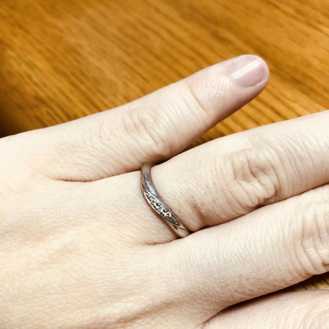 【アイプリモ(I-PRIMO)の口コミ】 シンプルだけどデザイン性があり短い私の指が少しエレガントに見えたとこ…