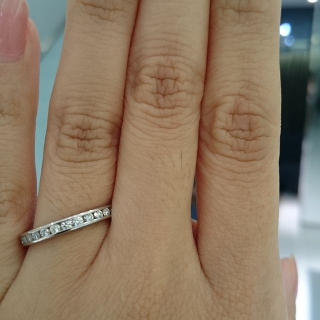 【ROYAL ASSCHER(ロイヤル・アッシャー)の口コミ】 婚約指輪を探している時に、気になったデザインでした。ハーフエタニティ…