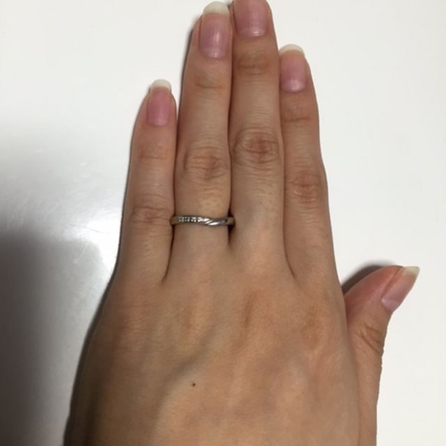 【ジュエリーツツミ(JEWELRY TSUTSUMI)の口コミ】 全体的に細身なデザインで、細い指でも浮かずに馴染むところが購入の決め…