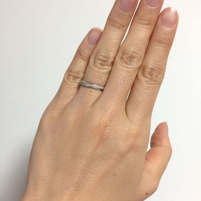 【俄(にわか)の口コミ】 婚約指輪を持っていなかったので、結婚指輪にはダイヤが入っているものに…