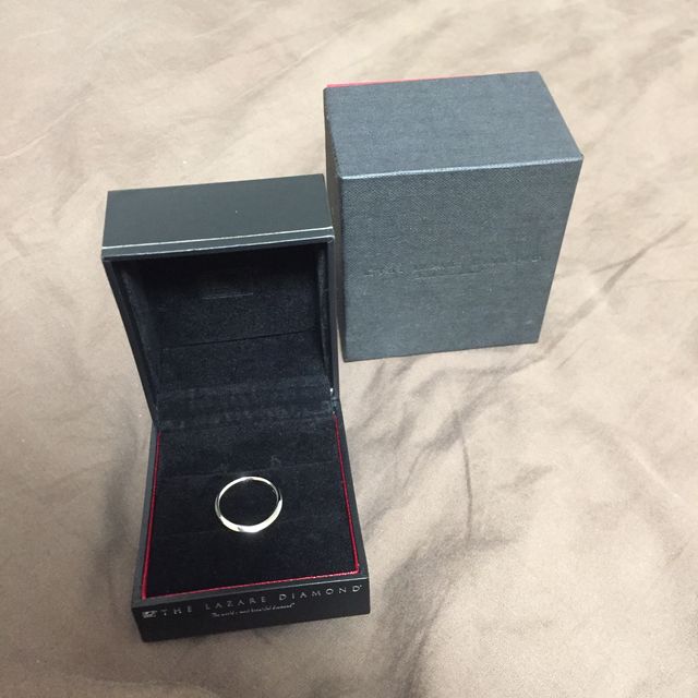 【ラザール ダイヤモンド(LAZARE DIAMOND)の口コミ】 1番の決めてはデザインでした。ぱっと見た印象ではシンプルなのですが、ラ…